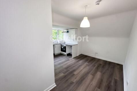 Colney Hatch Lane, N10  photo 4
