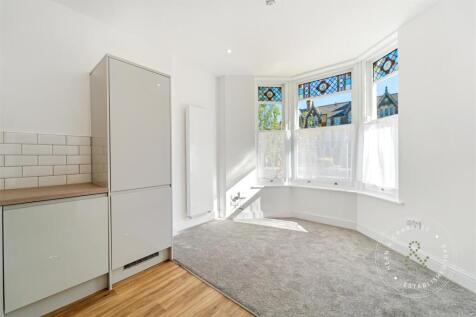 207 Cathedral Rd flat 2-5.jpg