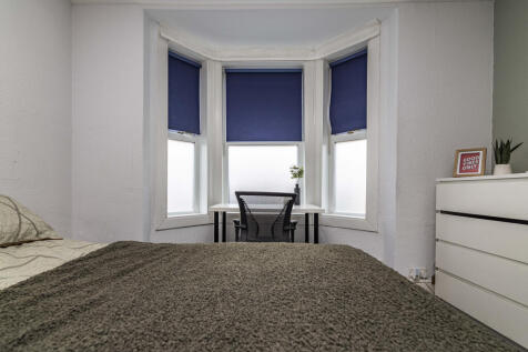 Robey Street // 6 Bed & 4 Bath // June 2027 photo 4