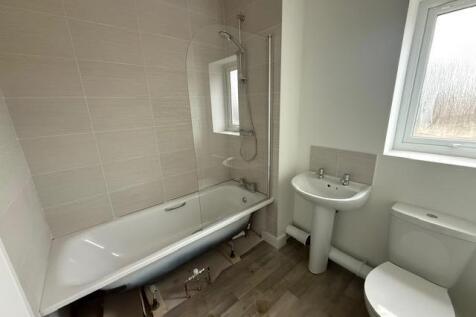 family bathroom .jpeg