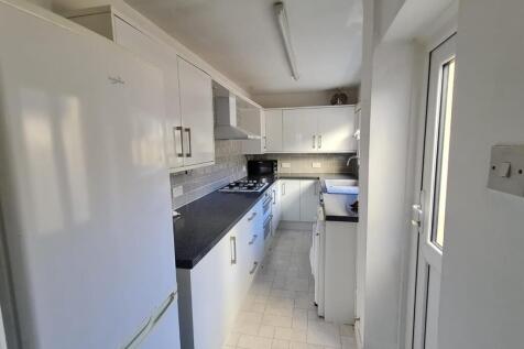 Kitchen 2.jpeg