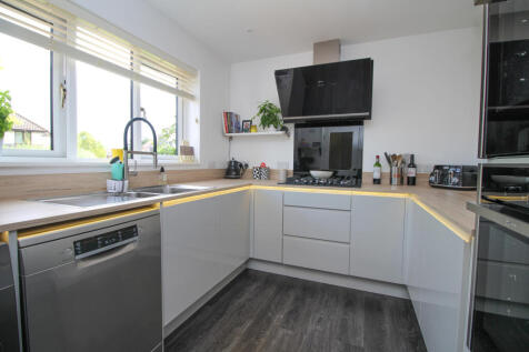 Barry Lynham Drive, Newmarket photo 4