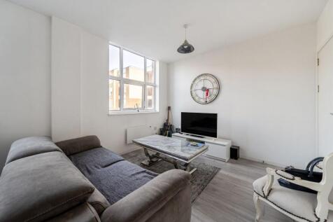 London, W12 - property photo