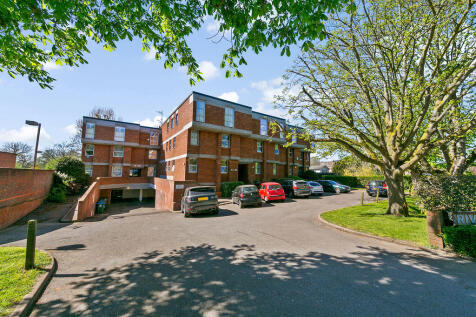 Riverholme, Hampton Court Road, East ...