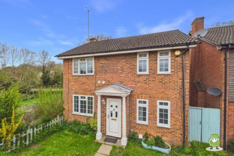 EweMove Estate Agents Basingstoke - Saffron Close