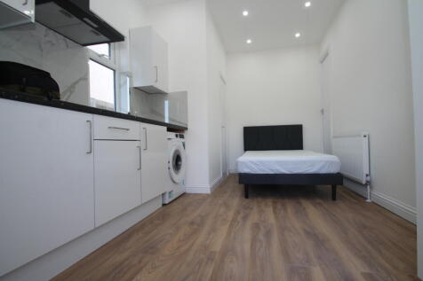 Mount Pleasant Road, Chigwell, Essex photo 3