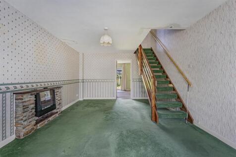 THE PROPERTY