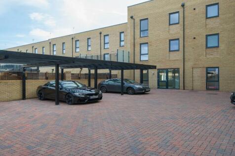 De Havilland House Parking Serviced Apartment Camb