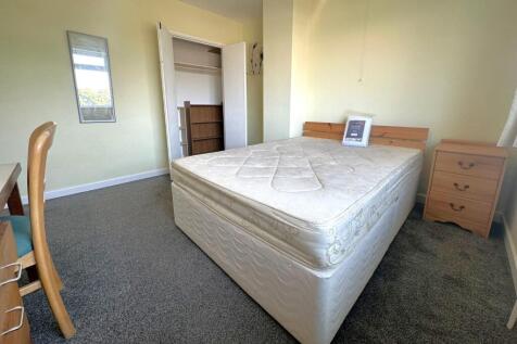 Available Now = 2 Rooms, Oldbury Road, Worcester photo 4