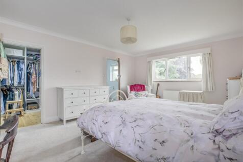 38 Wycombe Road, HP15 6RY-5.jpg