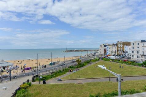 Flat 3, 12 Marine Gardens6.jpg