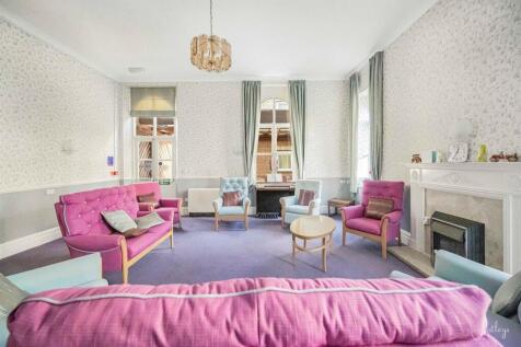 Lounge &amp; Dining Area