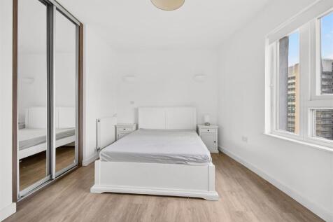 To Let  3 Bedroom Flat Balcony CR0  www.islingtonp