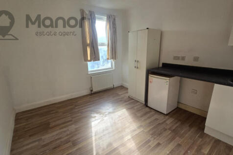 Brentwood Road, Romford, RM1 2RT photo 2