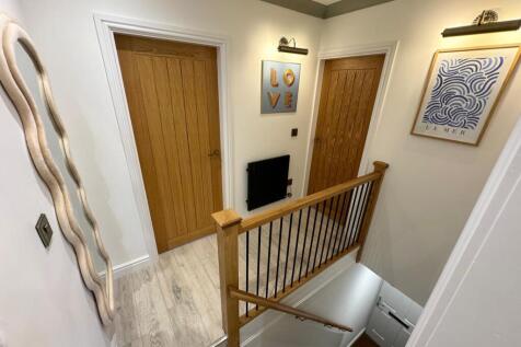 Luxury 1 Bed // Trollope St // July 2027 photo 5