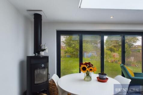 Breakfast Area Stove.jpg