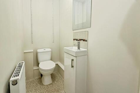 A modern two bed home available now on Bolham Lane photo 4