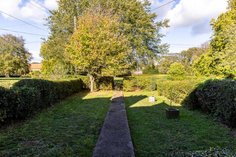 14 The Green, Revesby photo 4