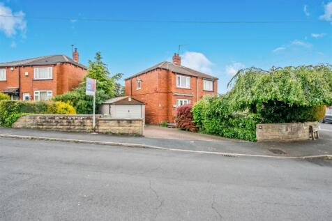 Off Street Parking / Driveway / Single Garage: