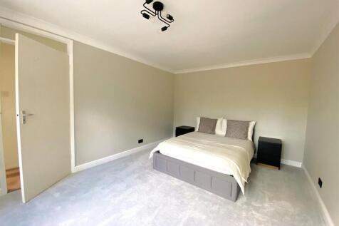 10 Brampton Ct - Bed3.jpg