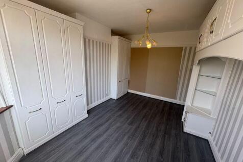 3 Bedroom Semi-Detached House, Tufton Road, Chingford, London E4 photo 3