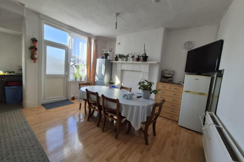 Spacious 3-Bedroom First-Floor Property