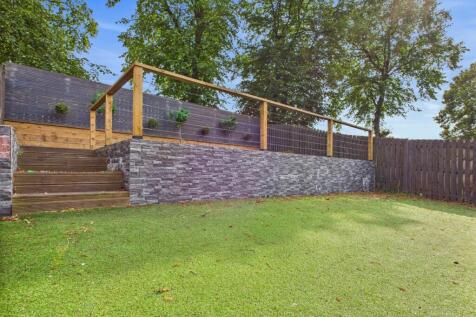 CAM03729G0-PR0113-STILL025