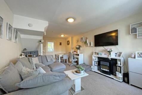 St Boniface Drive 46 - Lounge Front.jpg