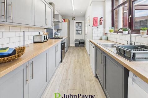 2-bed terraced on Queen Isabels Avenue, Cheylesmore, Coventry, CV3, £1,350/mo