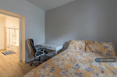 Bedroom w Ensuite