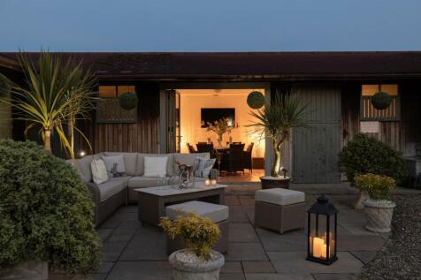 Garden Rioom and Terrace at dusk