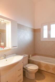 En suite bathroom 2