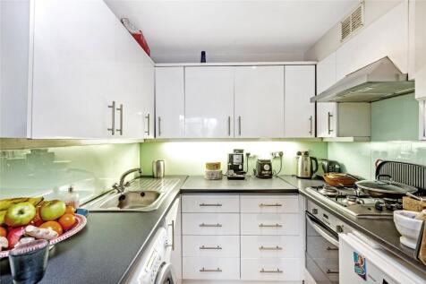1-bed flat on Slievemore Close, London, SW4, £2,000/mo