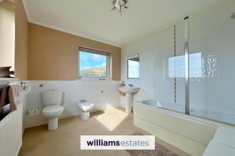 Master Bedroom En-Suite