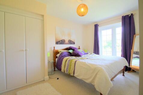 2 bedroom Top Floor Flat in Netherne On The Hill photo 5