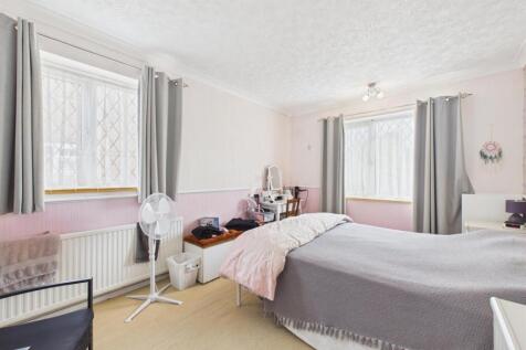 Bedroom: