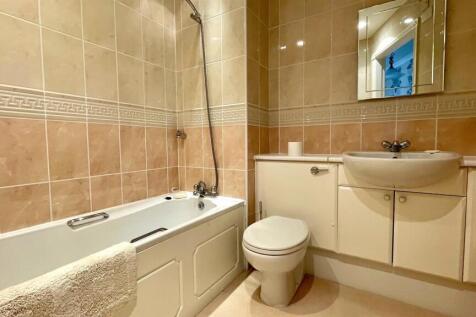 3 PIECE TILED BATHROOM