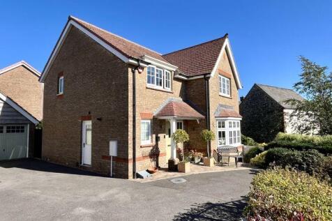 Front Aspect &amp; Garage 