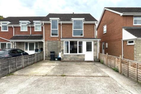 Street, BA16 - property photo