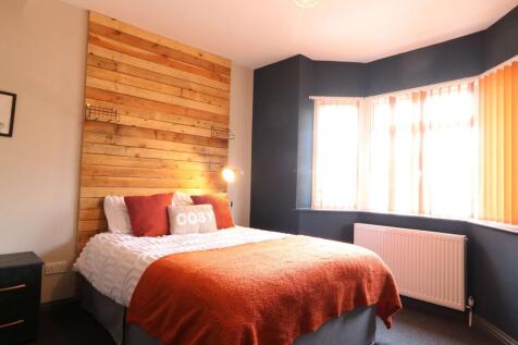 75 Park Road Room 1.JPG