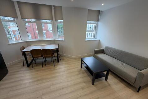 Flat 4, Pen y Wain Road photo 3