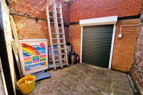 5a &amp; 5b Rear Yard