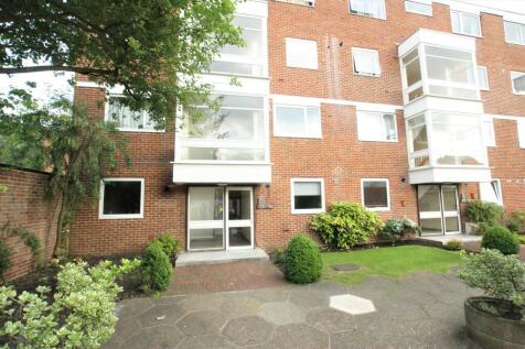 2-bed apartment on Rodwell Court, Hersham Road, Walton-on-thames, Surrey, £1,550/mo