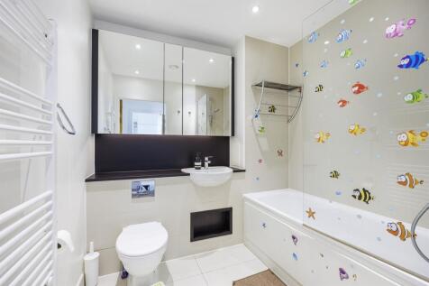 Kingfisher Heights, E16 photo 5