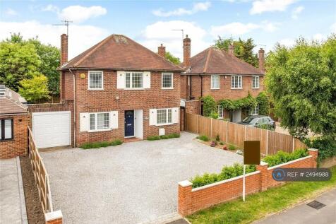 Prime Residential Road Close To Windsor Town