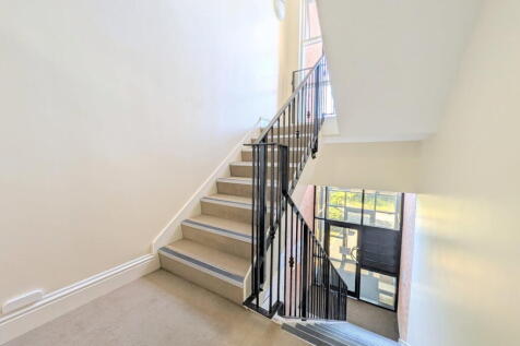To Let - Park Avenue, Hesketh Park, PR9 - Two Bedroom Spacious Apt photo 3