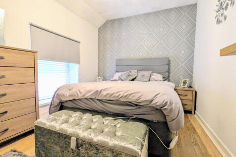 PXL_20251107_125932542.MP~2