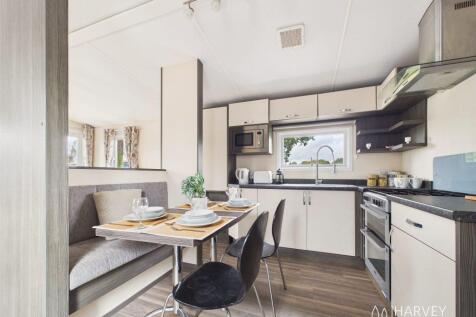 2015 Regal Henley Malvern View Kitchen Dining Area