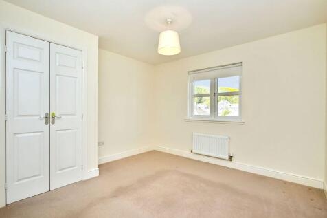 4 bed, 3 bath Detached in Leeds - Photo 9