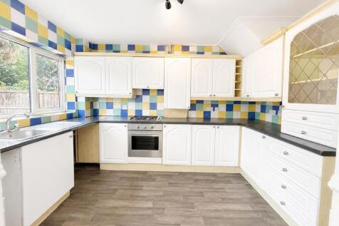 Connaught Road, Rayleigh, Essex, SS6 photo 4